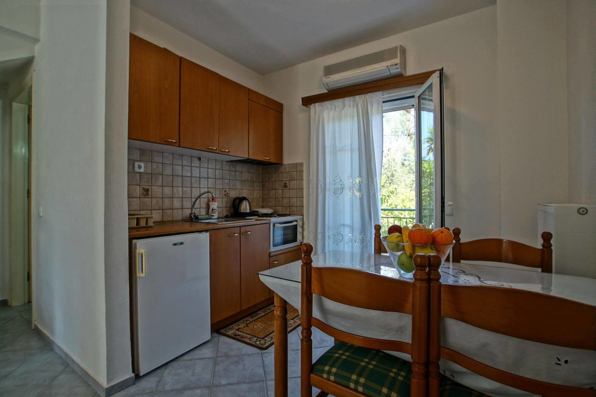 Chrisanthi Apartments Sívota Exterior foto